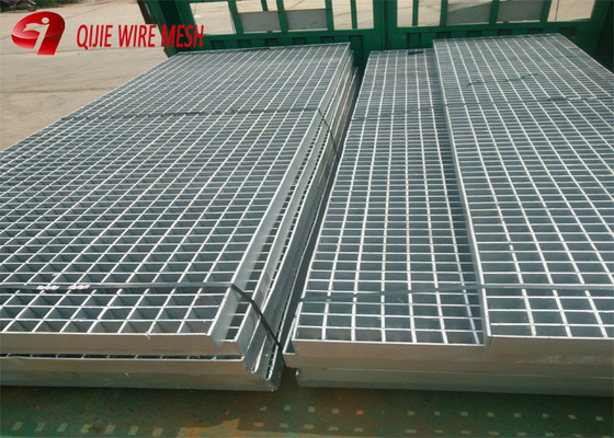 Passos de escada grating de aço expandidos galvanizados mergulhados quentes da drenagem da malha do metal personalizados