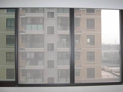 Inseto de aço inoxidável é usado como tela de janela para resistir a mosquitos e moscas.