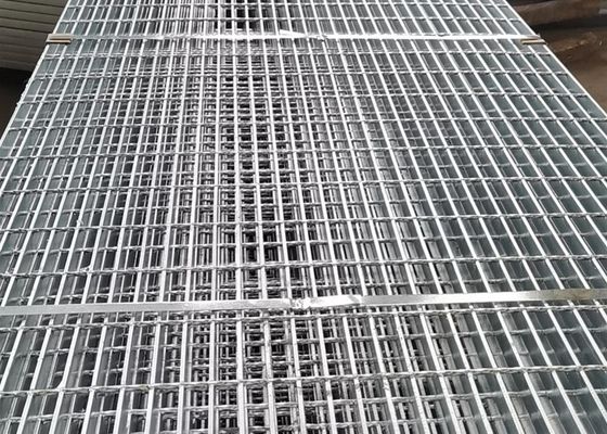Pressione o Grating de aço a malha expandida galvanizada fechado do metal passo de 40 x 100 milímetros