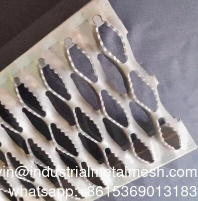 Grelha de segurança perfurada em aço antiderrapante Diamond Grip Strut Material de passadiço Grelha de segurança para plataforma de passadiço