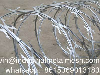 PVC aço inoxidável Concertina Razor Barbed Wire Bto-16 18 22 60 Cbt-65