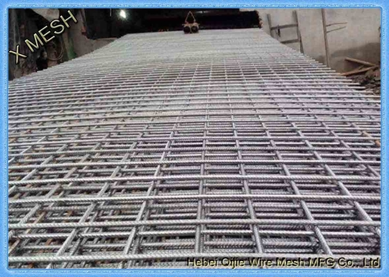 A barra de aço de 10mm soldou a rede de arame que reforça o painel concreto 6.2 x tamanho de 2.4 M