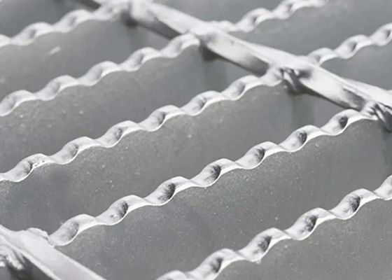 O mergulho quente inoxidável galvanizou o comprimento de aço da malha 2.44m da raspagem da passagem