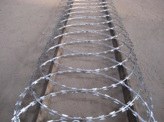 5% de desconto PVC PE revestido galvanizado de alta resistência Barbed Wire Razor para proteção malha / cerca de fazenda