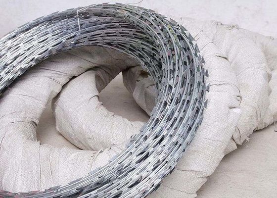 Fio da lâmina da fábrica chinesa o único galvanizou o arame farpado sanfona da lâmina e o cerco para a prisão e o aeroporto