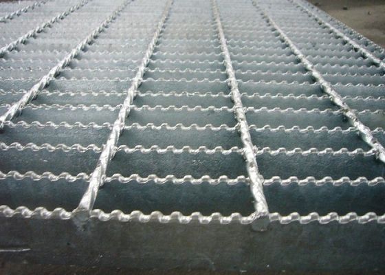Grelhas de aço galvanizadas por imersão a quente do tipo I / grelhas de barras planas / grelhas de barras dentadas