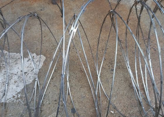 5% de desconto PVC PE revestido galvanizado de alta resistência Barbed Wire Razor para proteção malha / cerca de fazenda