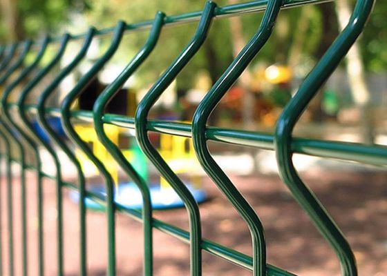 Cercas galvanizadas 3D curvas Cercas de malha soldadas com poste de terra