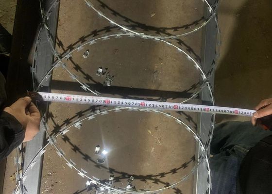 Arame farpado de alta resistência para rede de proteção / cerca de fazenda