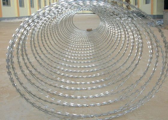 Arame farpado galvanizado de alta segurança Cbt-65 Razor Barbed Wire Concertina Wire para cercas de arame