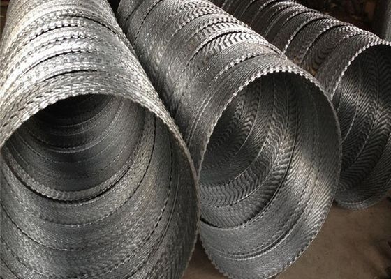 Arame farpado galvanizado de alta segurança Cbt-65 Razor Barbed Wire Concertina Wire para cercas de arame