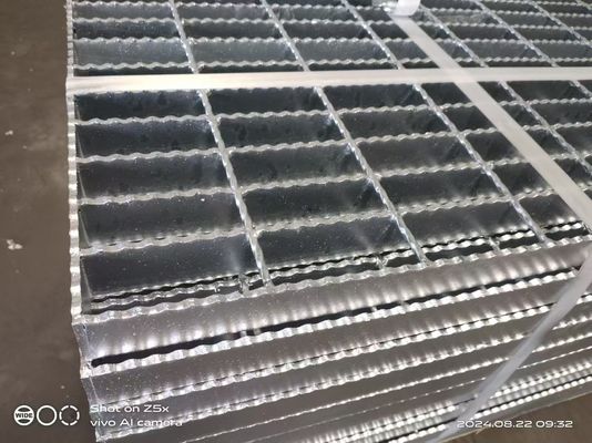 Grelhas de aço galvanizadas simples / serrilhadas a quente para passeios de plataforma