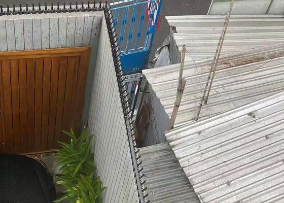 Cercas de segurança anti-escalada Espigões de parede tipo de navalha única com tratamento de superfície galvanizado / revestido com pó