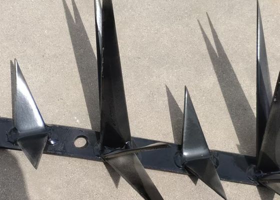Cercas de segurança anti-escalada Espigões de parede tipo de navalha única com tratamento de superfície galvanizado / revestido com pó