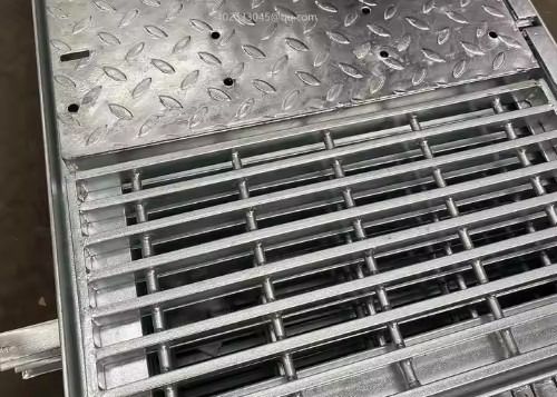 Plataforma de calçada Material metálico DIP galvanizado a quente Grelha de aço de dentado de serra para plataforma de pedal de pé
