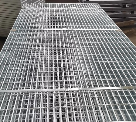 A grade de aço galvanizada resistente do aço em barra do rolamento do metal da raspagem da entrada de automóveis serrilhou a malha de aço