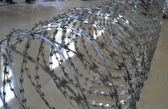 600mm HDG BTO-16 5 Grampos 100 Loops Fronteira Anti-Climbing Usando Container Razor Wire
