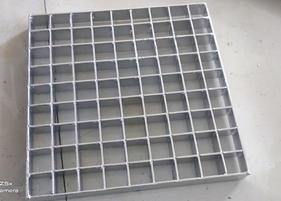 Pressione o Grating de aço a malha expandida galvanizada fechado do metal passo de 40 x 100 milímetros