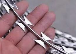 BTO-16 Concertina Razor Barbed Wire 1100mm 7 Clips 35kg/rolo 20-25m