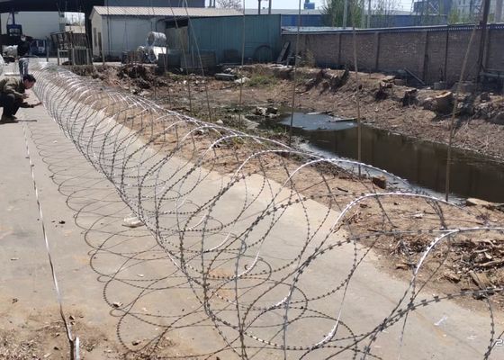 BTO-16 Concertina Razor Barbed Wire 1100mm 7 Clips 35kg/rolo 20-25m