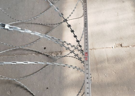 Bto16 Segurança Concertina Espiral Razor Barbed Wire Mesh Cross Razor Material de vedação