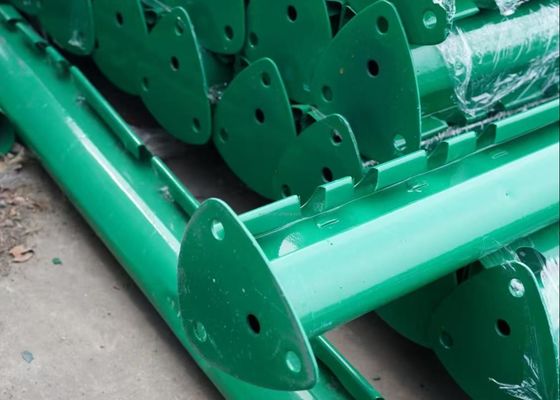 A resistência de corrosão 3d curvou o quadro do metal da cerca da rede de arame com pêssego - datilografe o cargo