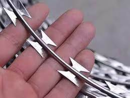 Rede de arame sanfona farpada 12x12 Bwg da lâmina do Hdg da segurança