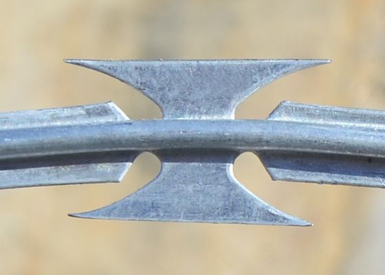 Diâmetro sanfona da bobina 450mm da lâmina Bto22 farpado