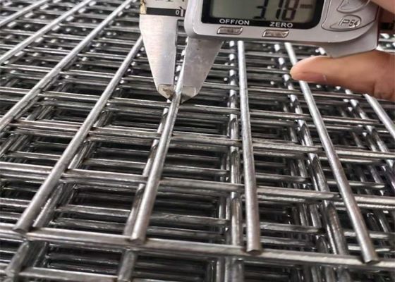 O PVC revestiu a cerca curvada 3D Panel Triangle Bending cerca medidores quadrados do >= 100