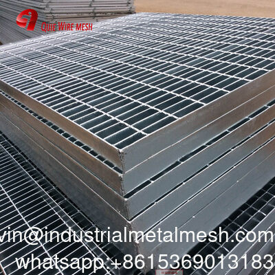 Galvanizado 15/20/30/34.3/40/60mm Barra de rolamento Pitch Drain Grelha de aço perfurado