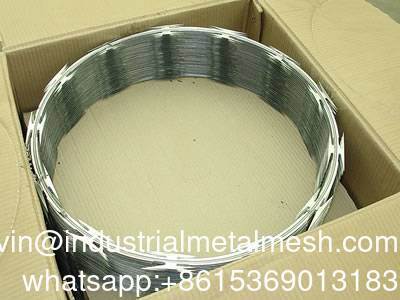 Arame farpado de lâmina sanfona galvanizado bobina de 900 mm Bto-22 para soluções de cerca segura