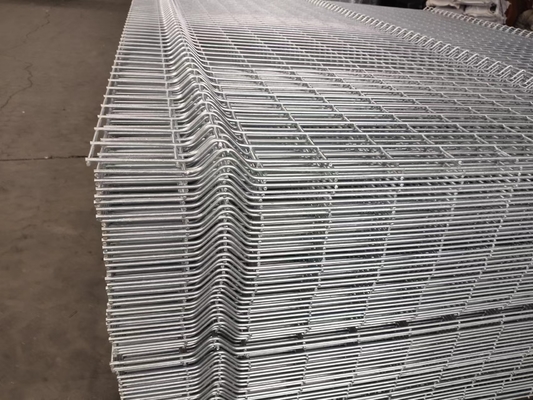 A segurança 3.5mm da exploração agrícola soldou Mesh Fence Powder Coated curvado