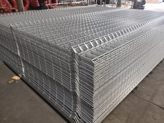 O GV curvou o jardim do metal que cerca o Pvc de aço galvanizado do metal revestiu V que dobram-se