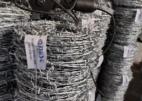 Cerca de arame farpado galvanizado 10kgs 15kgs 17kgs 20kgs por rolo