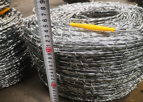 Arame farpado de torção dupla galvanizado 20kg/bobina para delimitação de grama