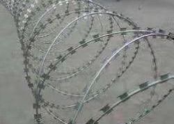 Cerco farpado galvanizado pesado da segurança da fita do fio sanfona da lâmina