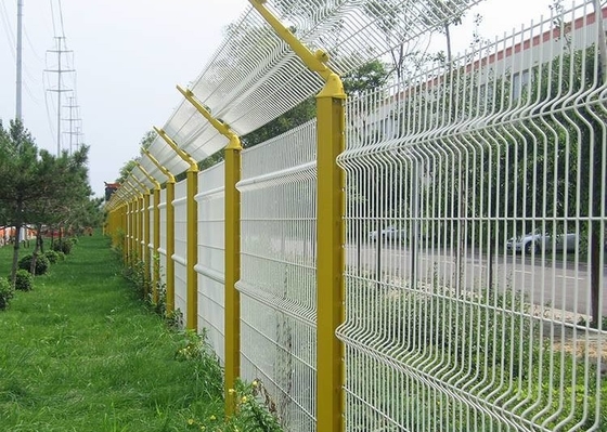 O preço de fábrica galvanizou a cerca de dobra soldada de aço 3D curvou a rede de arame soldada metal