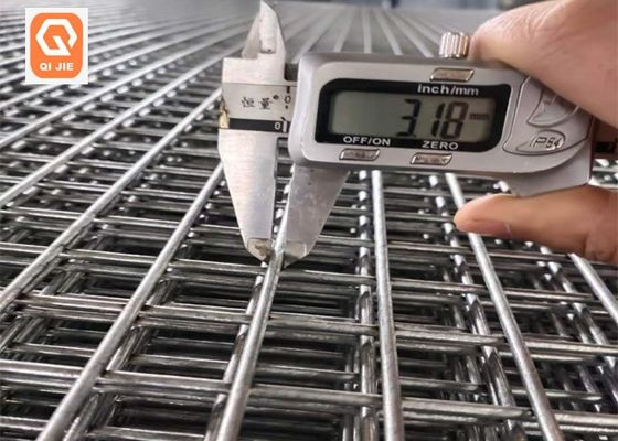 O fio soldado perfurado Mesh Roll For Fence Panel galvanizou