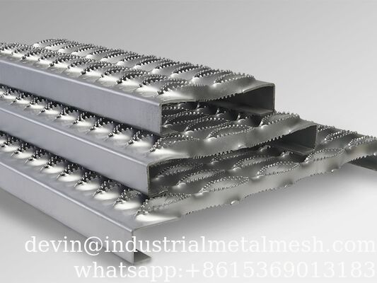 Aço inoxidável perfurado Boca de crocodilo Grip Strut Grating Anti-Skid Treads