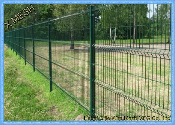 Triângulo que dobra a cerca curvada aço revestida PVC do metal para a proteção da área