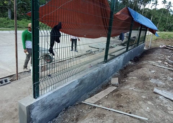 Pulverize cerca soldada cerca curvada 3D revestida do painel de rede de arame do metal com cargo do pêssego
