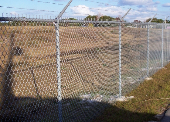 9 calibre 5*5cm 6 pés de Diamond Chain Link Fencing Galvanized para a exploração agrícola