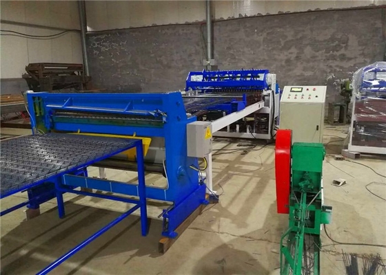 A malha soldada de 1-3M da largura faz à máquina para o fio soldado que cerca o painel e a construção de malha